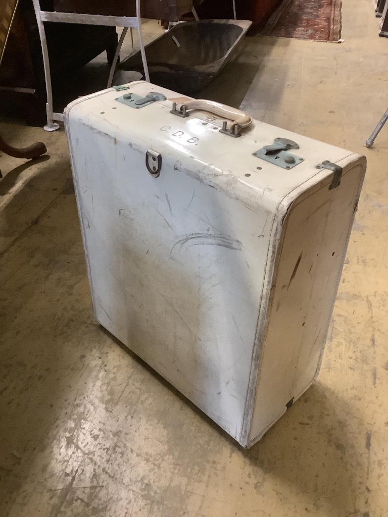 Four assorted vintage suitcases